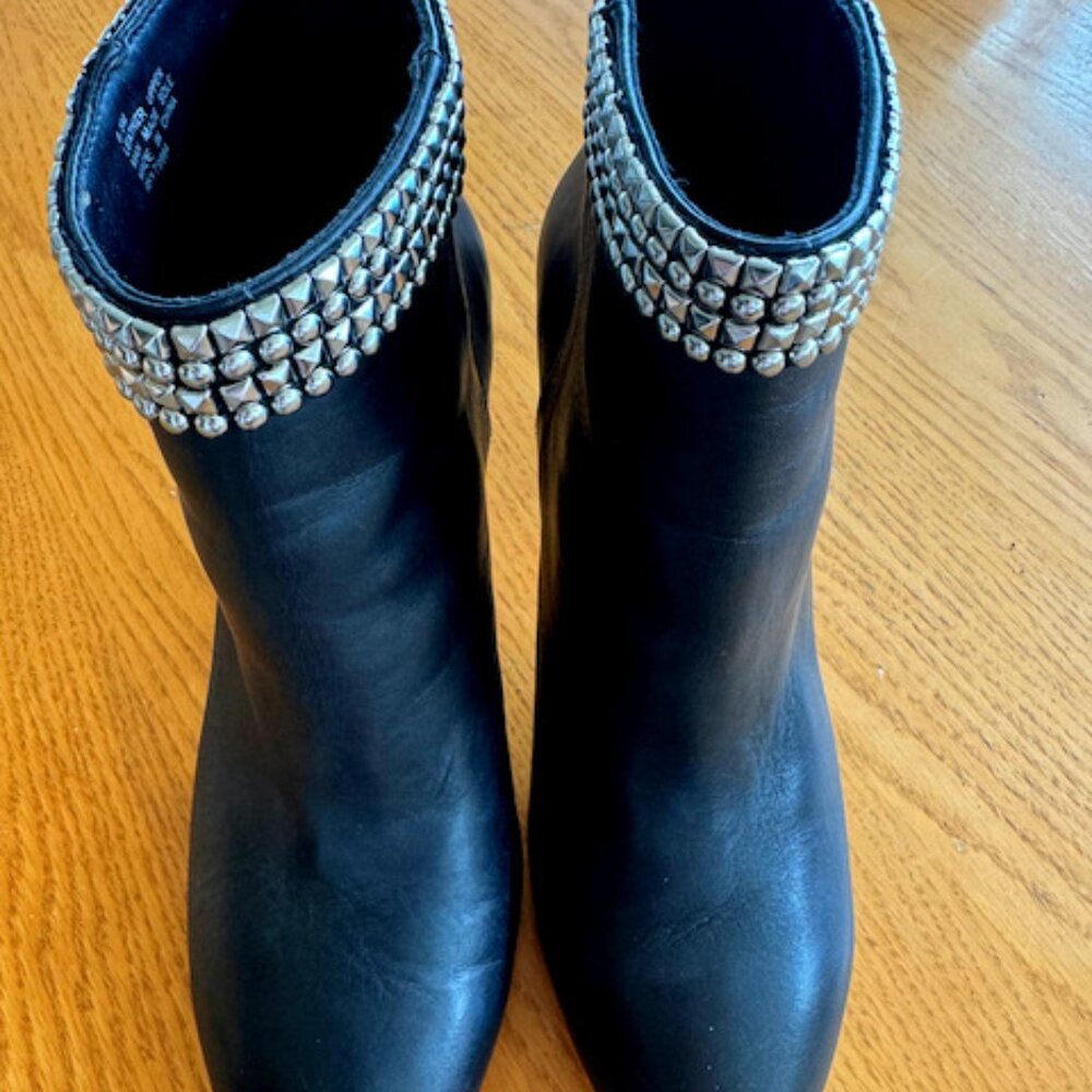 OHHHHHH SOOOO CUTE Chico's Boots